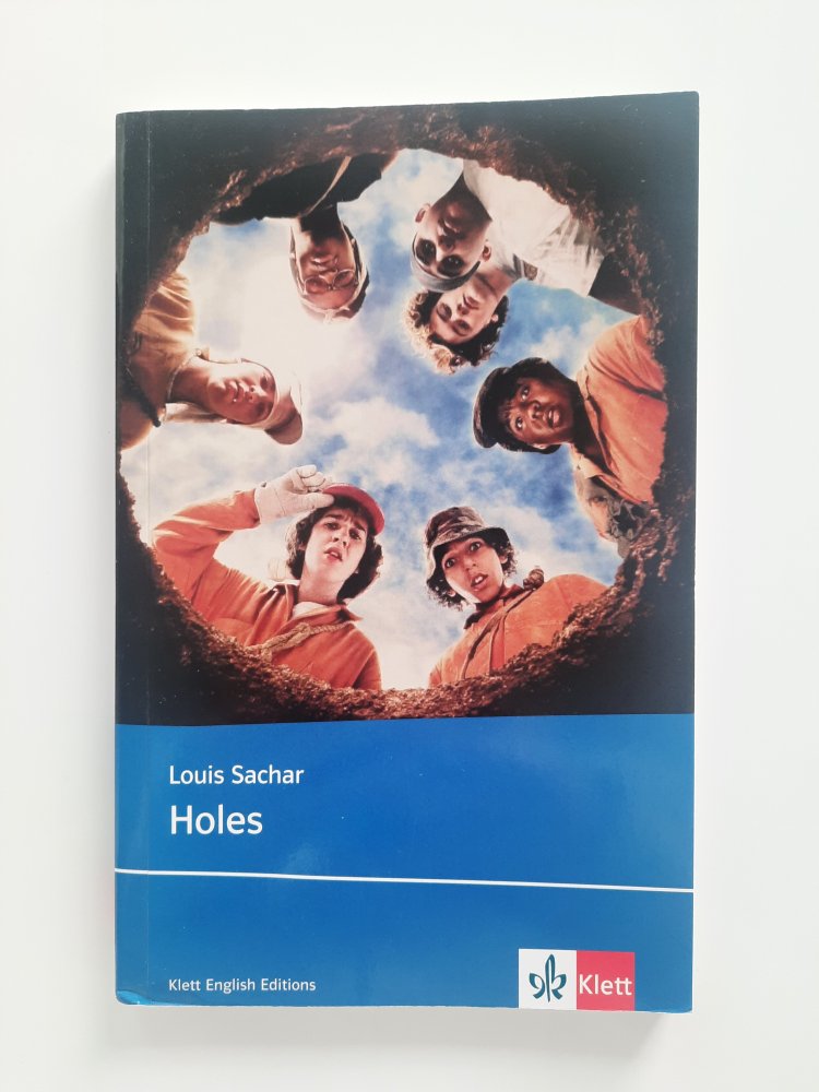 Holes - Louis Sachar
