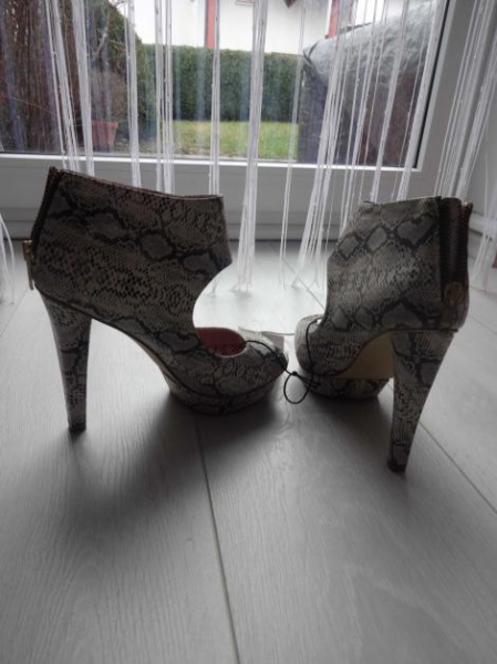 Cut out Pumps Neu von H&M Gr. 38