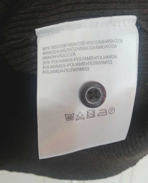 C&A braunes kurzes Strickkleid mit V-Ausschnitt und langen Ärmeln Gr. 34/XS