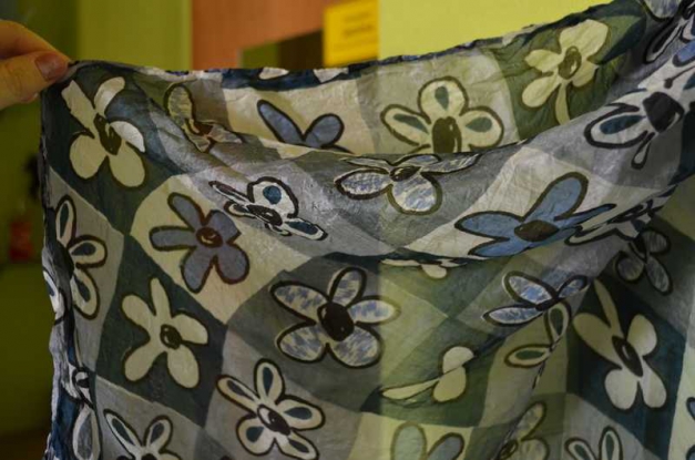 Tuch mit Blumenmuster