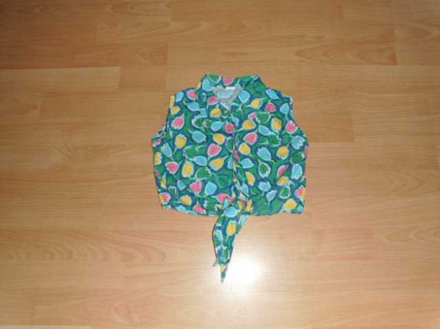 Bluse zum Binden, grün mit Blumen, Gr. 98