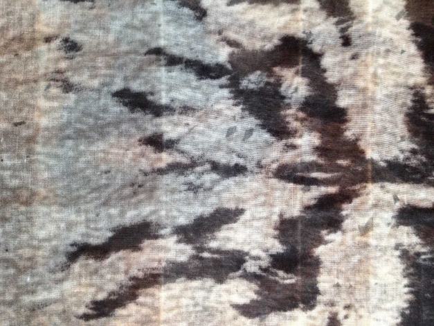 schönes Tuch in Batikoptik