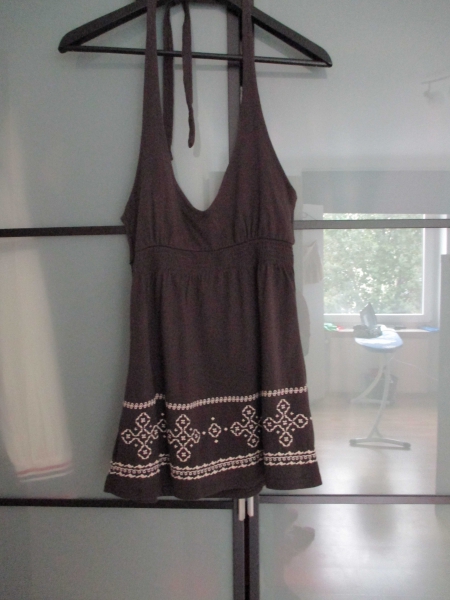 braunes Neckholder mit Stickerei