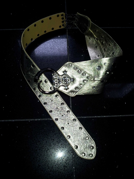 Gürtel gold mit Nieten und Ketten