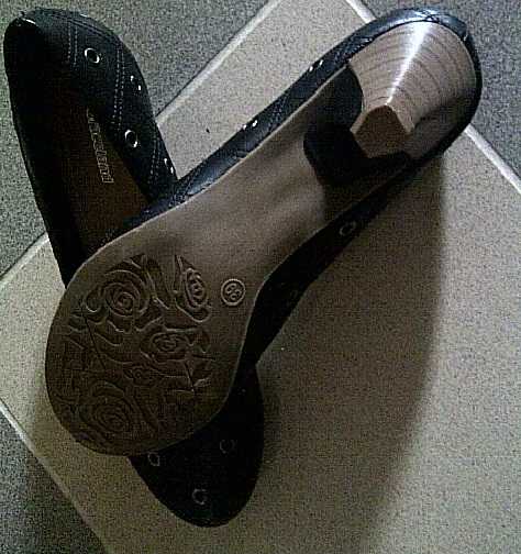 Pumps mit Lochnieten