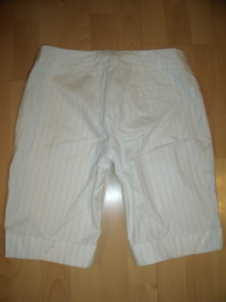 kurze Hose, Shorts weiß mit Nadelstreifen, Caprihose