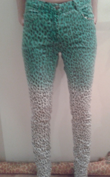 Skinny Jeans mit Leomuster