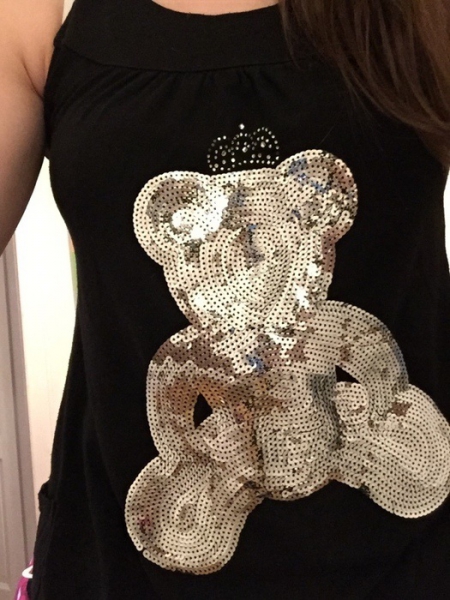 schwarzes Top mit Teddyaufdruck