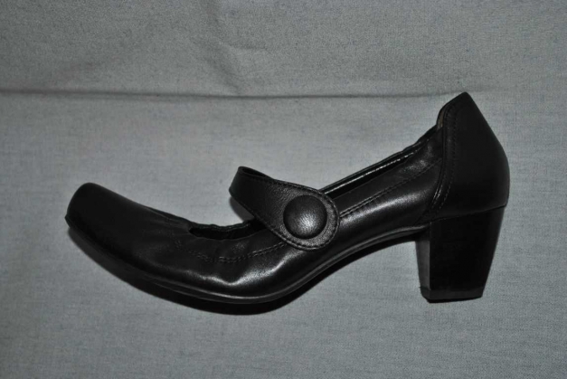 Tolle Pumps mit Gummizug von Paul Green !