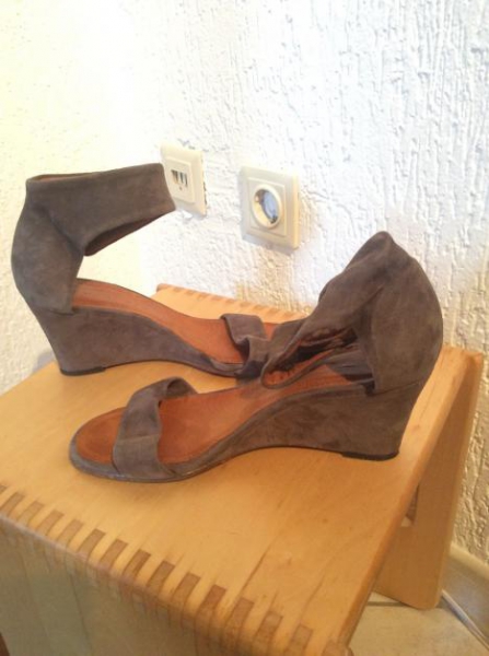 Chie Mihara Plateau Wildleder Sandale Sandalette Pumps 