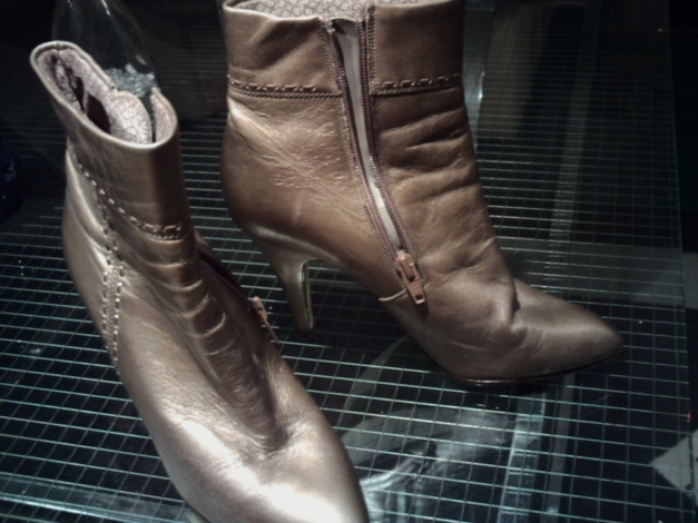 ausgefallene und seltene goldene Gabor-Stiefeletten