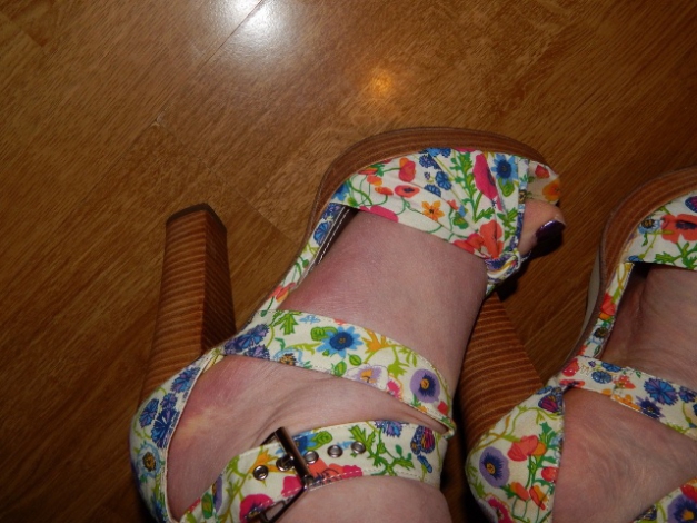 Auffällige Sommer Heels Gr. 40 von H&M Flower Power Top