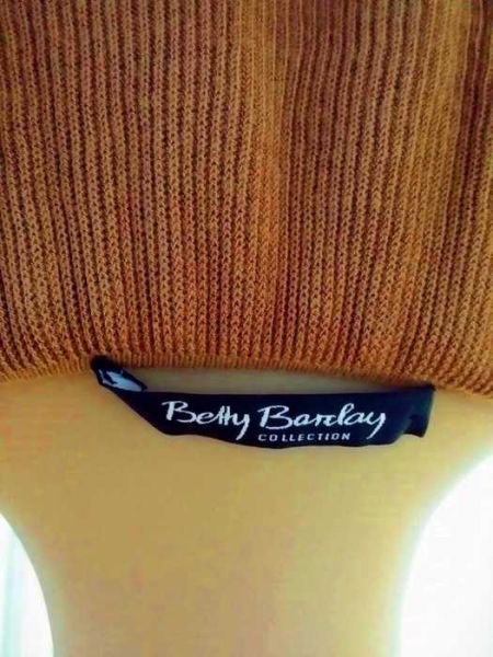 Wunderschöne Weste  mit sehr schöne Kragen von  Betty Barclay