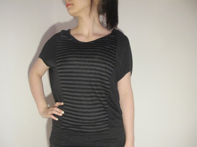 schwarz-graues Fledermaus Shirt