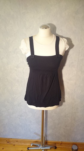 süßes schwarz-weißes Shirt zum Binden