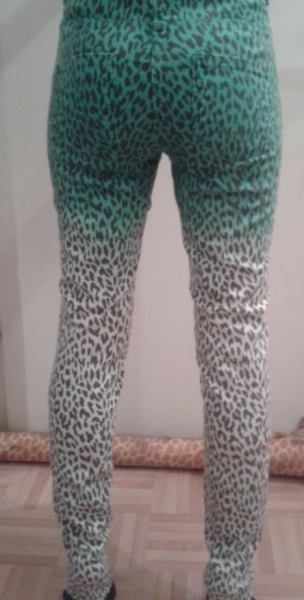 Skinny Jeans mit Leomuster