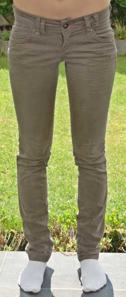 Röhrenhose in Taupe