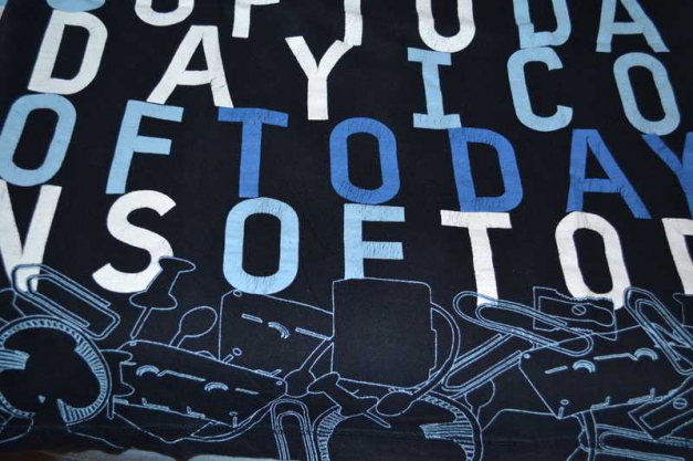 Schwarzes T-shirt mit stylischem Aufdruck