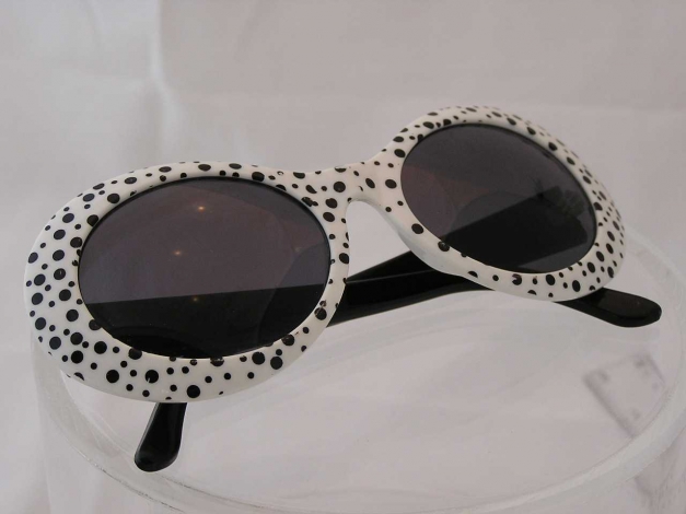 Stylische schwarz-weiße True Vintage Sonnenbrille