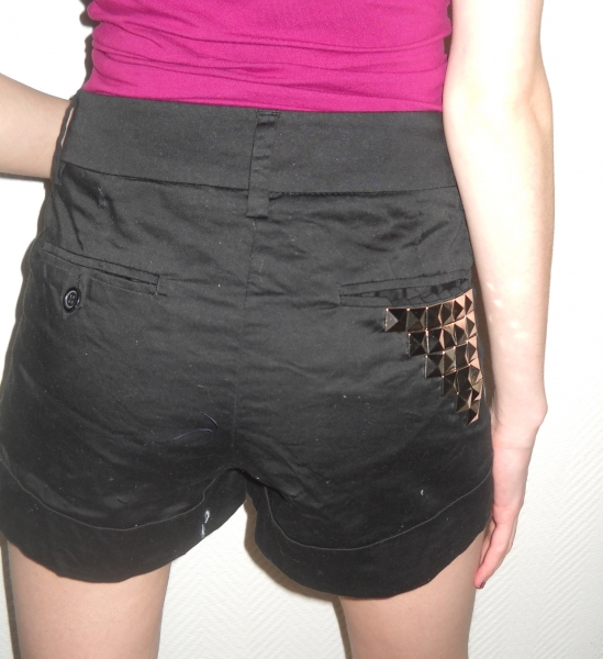 H&M Nieten Shorts Hot Pants kurze Hose schwarz silber Aufschlag 36 38 S M L Studded Studs Boho