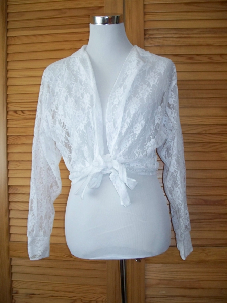 VINTAGE// Cardigan/ Bolero/ Bluse aus weißer Spitze zum Binden Gr. 36-40