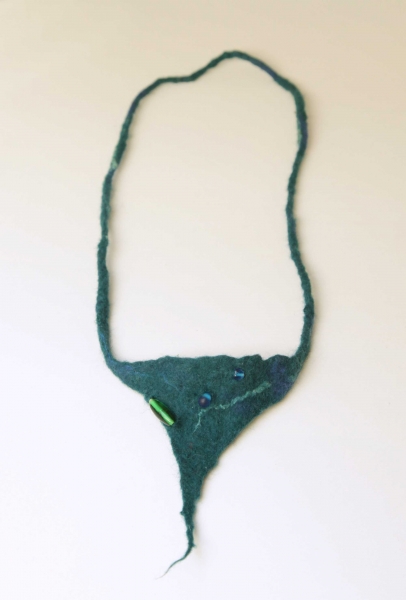 UNIKAT! Filzkette mit Perlen und Seide