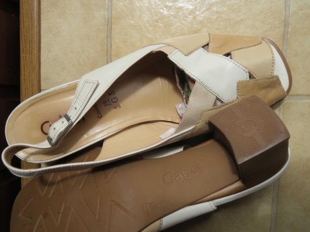 Schuhe/Sandaletten,4cm Absatz,beige-weiß