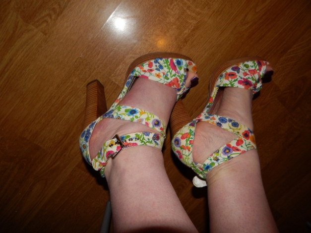 Auffällige Sommer Heels Gr. 40 von H&M Flower Power Top