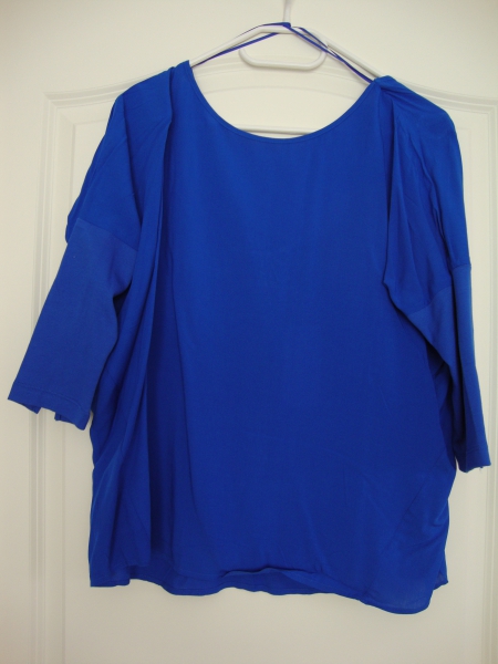 MANGO Oversize Bluse mit tiefem Rückenausschnitt