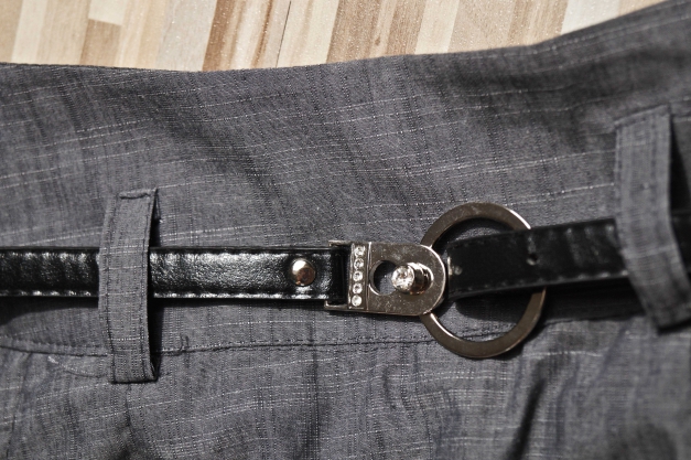 NEU: Kurzer Faltenrock / Büro Outfit