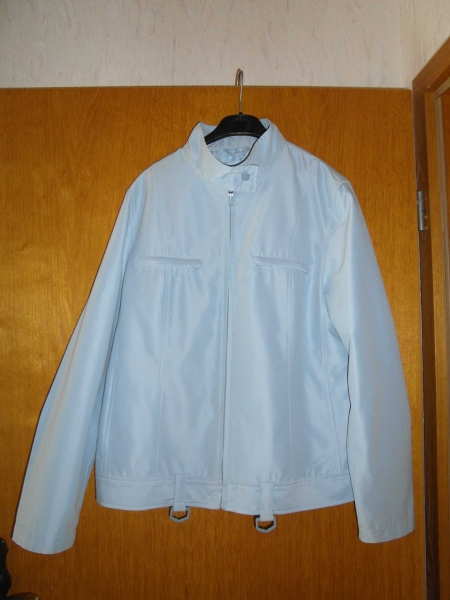hellblaue Jacke