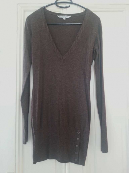 C&A braunes kurzes Strickkleid mit V-Ausschnitt und langen Ärmeln Gr. 34/XS