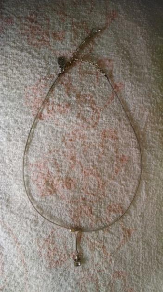 Elegantes Modeschmuckcollier aus Draht