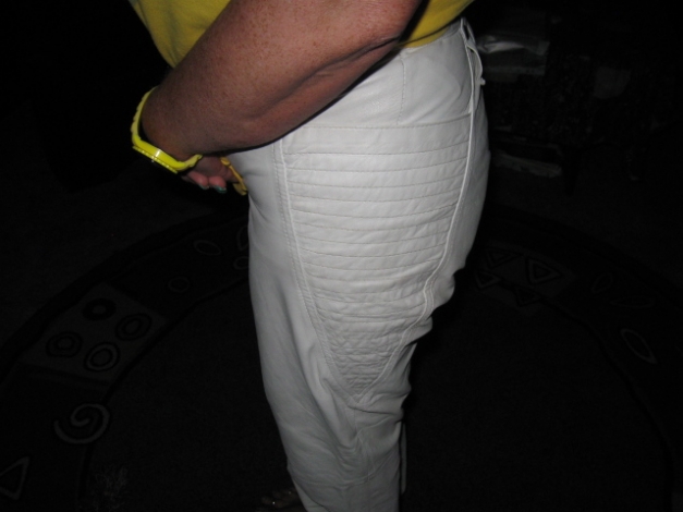 *** Ledermäuse aufgepaßt ~ Ansehen ~ Lederhose ~ Ausgefallen ~ Geiler Schnitt ***