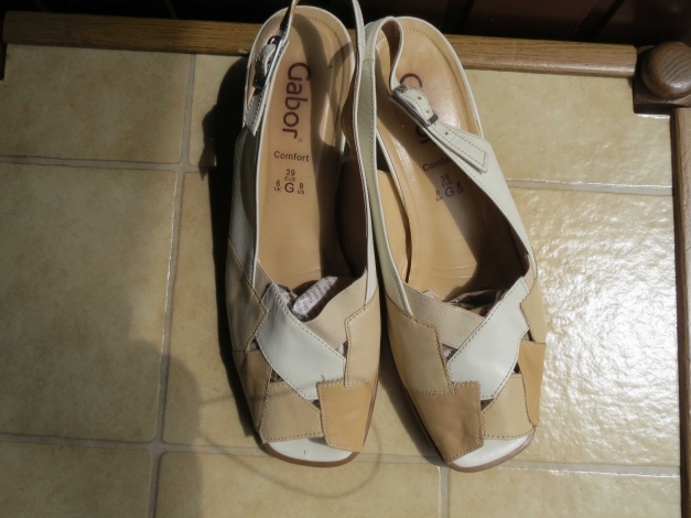 Schuhe/Sandaletten,4cm Absatz,beige-weiß