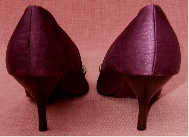 spitzlaufende Pumps / Stöckelschuhe Jessica von C&A - Innensohle und Außensohle aus Leder - Im Lila-Farbton - Größe 40 