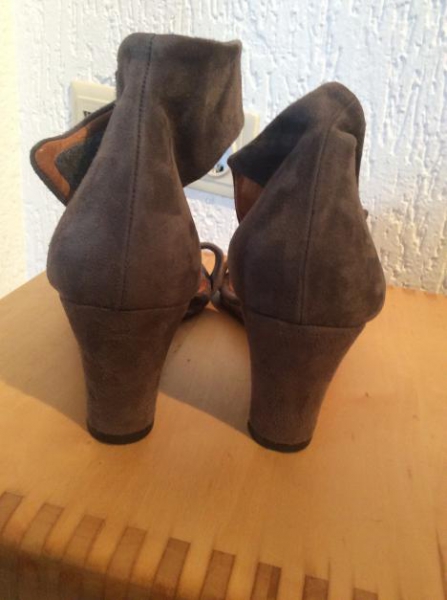 Chie Mihara Plateau Wildleder Sandale Sandalette Pumps 