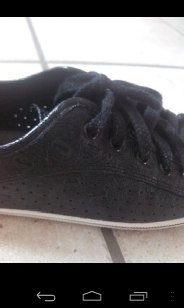 schwarze Buffalo Sneakers