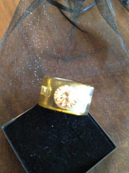 N:JOI / schöner Ring mit funkelndem Swarovski