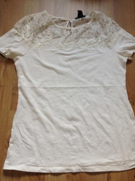 Weißes Shirt mit Spitze