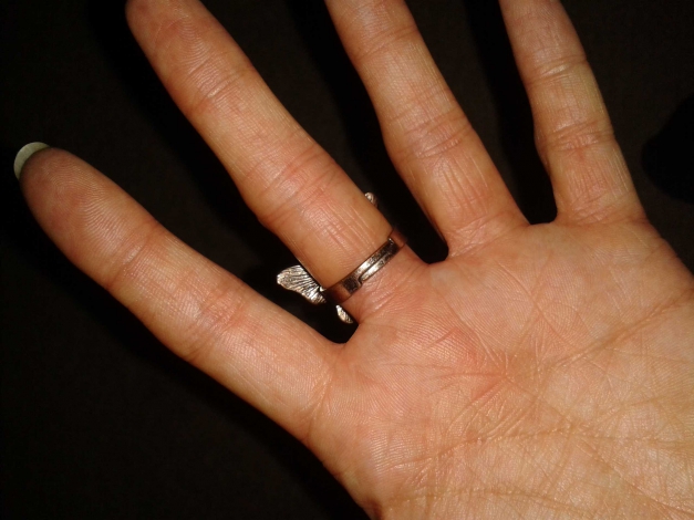 Schnetterlingsring mit Steinchen