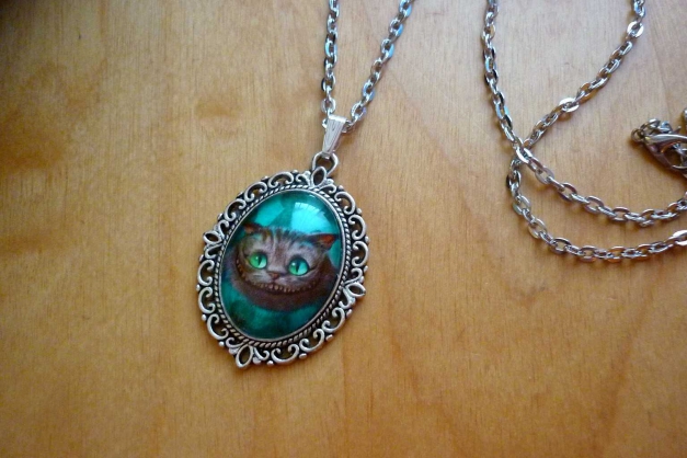 Kette Grinsekatze silber farben blau grün Alice im Wunderland Katze Cat Kult Film grins gothic