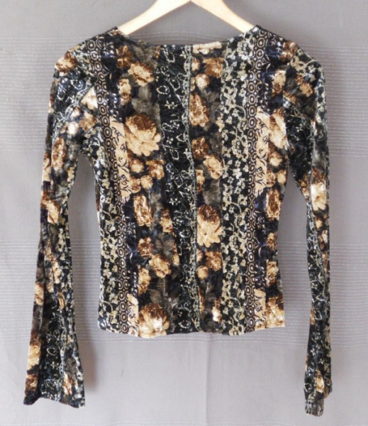 Samtiges Oberteil Schlagärmel