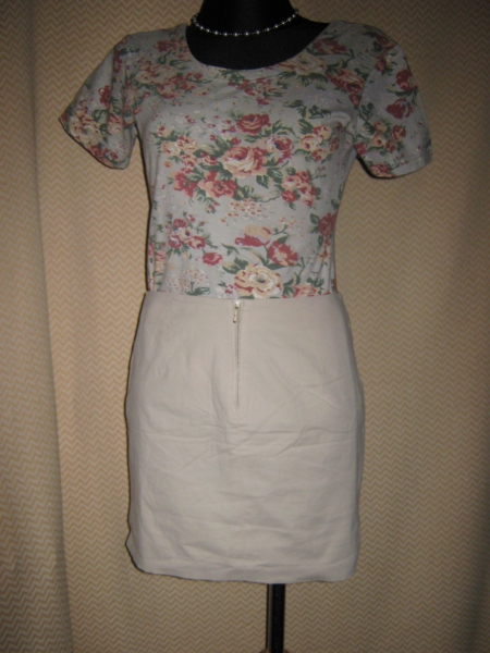NEU * VINTAGE * Nostalgie * Rosen * Blumen * Blüten * Flower- Power * Bodycon * Carmen * T- SHIRT * Gr. 36- 38/ S * Pastell *