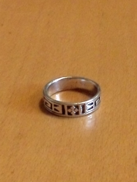 Silberring mit schönem Muster