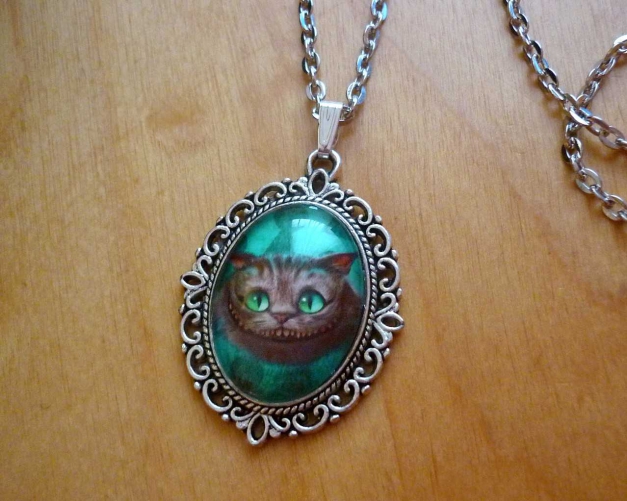 Kette Grinsekatze silber farben blau grün Alice im Wunderland Katze Cat Kult Film grins gothic