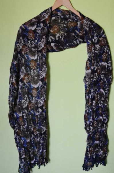 Tuch mit Blumenmuster