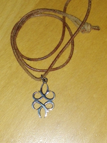 Lederband mit Anhänger silberfarben Tribal