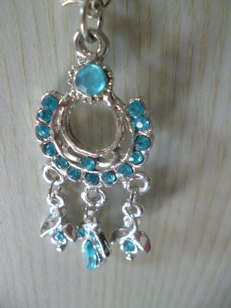 Kette mit Anhänger, Türkis-Steinchen / PC 