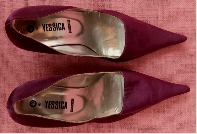 spitzlaufende Pumps / Stöckelschuhe Jessica von C&A - Innensohle und Außensohle aus Leder - Im Lila-Farbton - Größe 40 